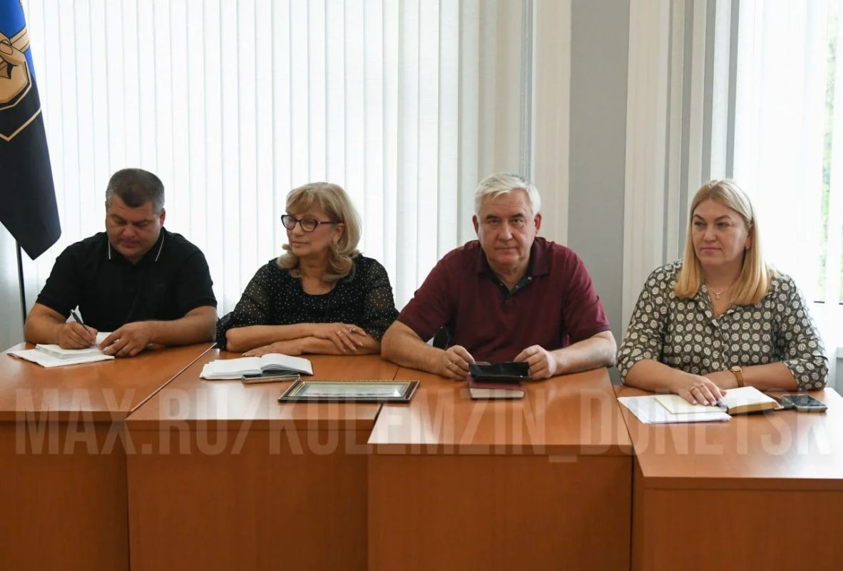 Алексей Кулемзин: Сегодня состоялось очередное аппаратное совещание с руководителями внутригородских районов и структурных подразделений администрации городского округа Алексей Кулемзин: Сегодня состоялось очередное аппаратное совещание с руководителями внутригородских районов и структурных подразделений администрации городского округа