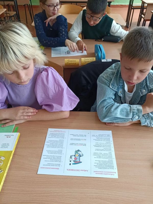Педагоги формируют у школьников культуру поведения на дороге Педагоги формируют у школьников культуру поведения на дороге