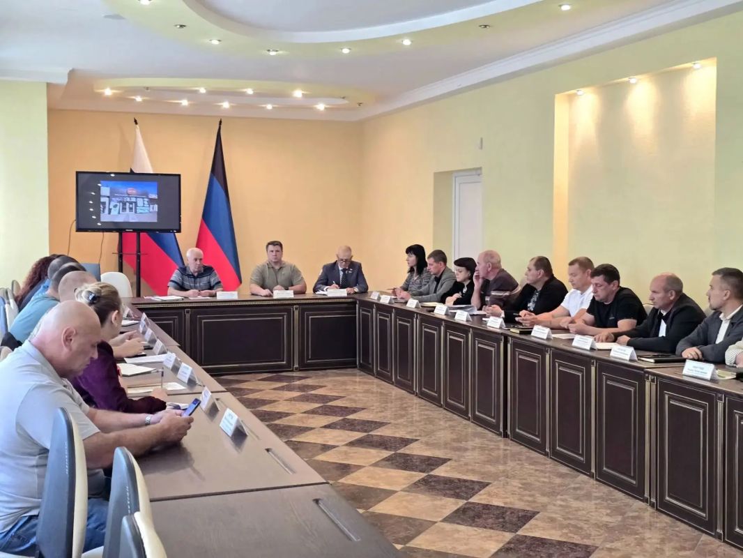 Дмитрий Огилец: В рамках своей депутатской деятельности, принял участие в Аппаратном совещании в администрации г.о.Харцызск