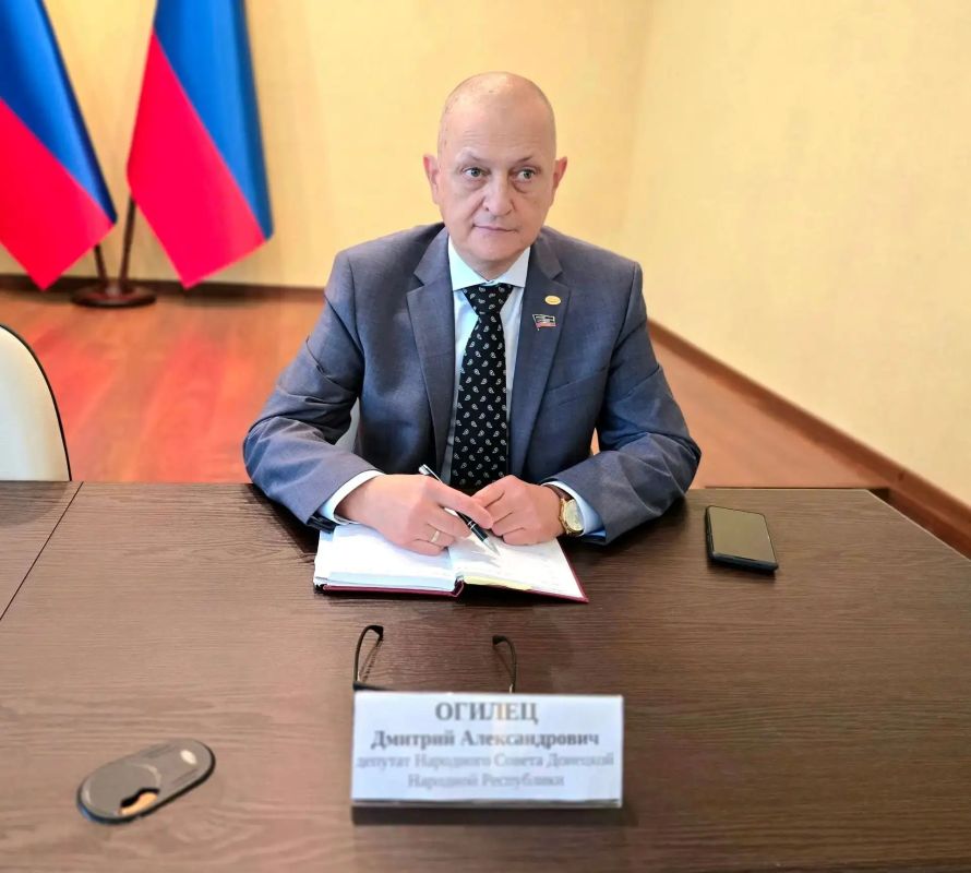 Дмитрий Огилец: В рамках своей депутатской деятельности, принял участие в Аппаратном совещании в администрации г.о.Харцызск Дмитрий Огилец: В рамках своей депутатской деятельности, принял участие в Аппаратном совещании в администрации г.о.Харцызск
