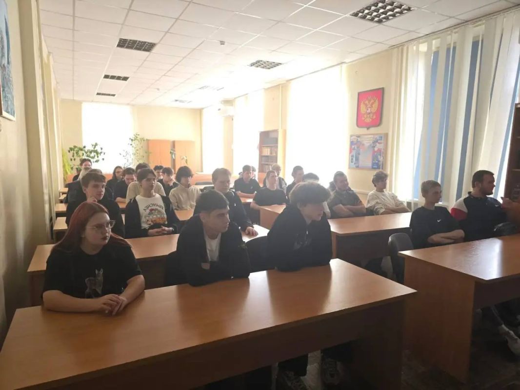 Как превратить идею в реальный проект? Студенты ДПК узнали о грантах Росмолодежи Как превратить идею в реальный проект? Студенты ДПК узнали о грантах Росмолодежи