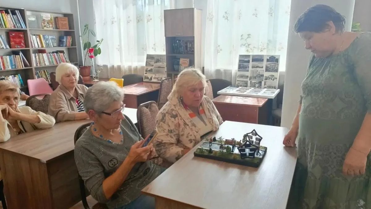 В читальном зале Зугрэсской библиотеке-филиале №3 состоялось заседание «Союз женщин России» В читальном зале Зугрэсской библиотеке-филиале №3 состоялось заседание «Союз женщин России»