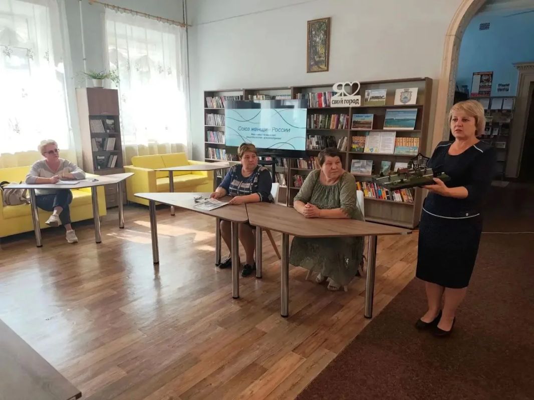 В читальном зале Зугрэсской библиотеке-филиале №3 состоялось заседание «Союз женщин России» В читальном зале Зугрэсской библиотеке-филиале №3 состоялось заседание «Союз женщин России»