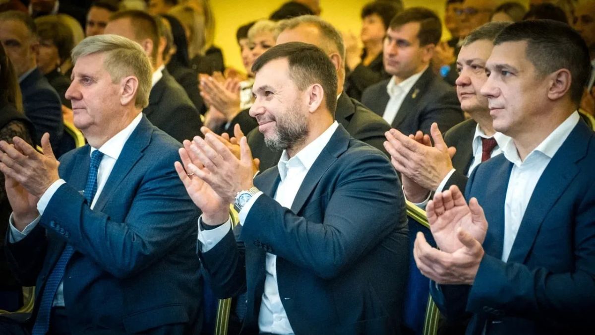 В Донецке прошло торжественное награждение лауреатов Республиканской премии «Гордость Донбасса» спецпроекта «За дело» В Донецке прошло торжественное награждение лауреатов Республиканской премии «Гордость Донбасса» спецпроекта «За дело»