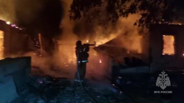 Дрон ВСУ ударил по жилому дому в Горловке, спасатели тушили место вчетвером