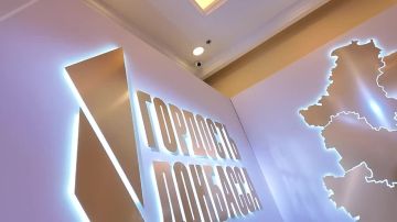 Глава ДНР вручил награды победителям Республиканской премии «Гордость Донбасса» спецпроекта «За дело» - государственным и муниципальным служащим, депутатам местных советов - в десяти номинациях: от мужества и героизма при...