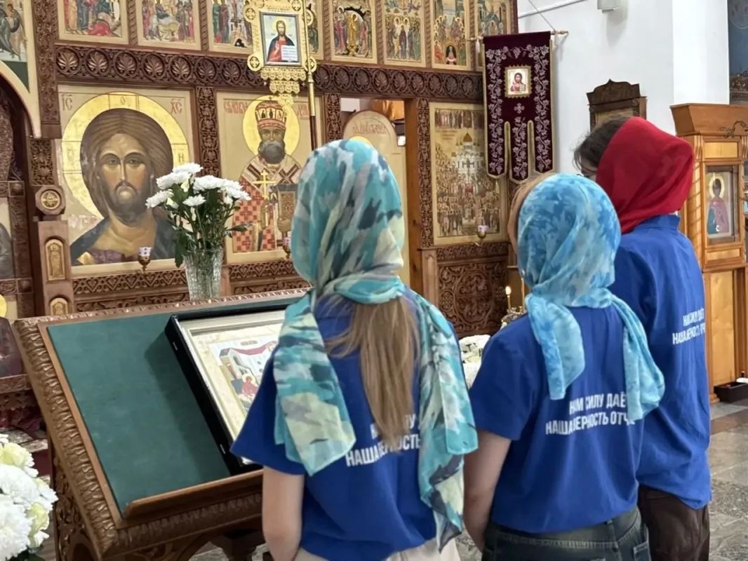 В Докучаевске молодежь отметила праздник Рождества Пресвятой Богородицы В Докучаевске молодежь отметила праздник Рождества Пресвятой Богородицы