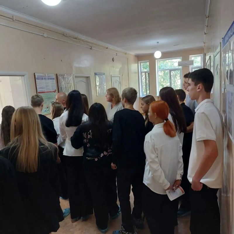 Школьникам Ждановки провели профориентационную экскурсию Школьникам Ждановки провели профориентационную экскурсию