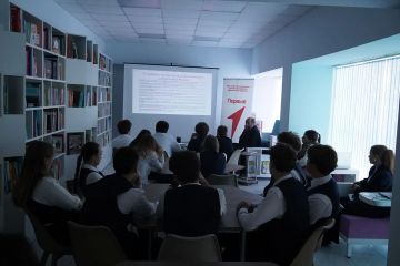 Духовная встреча. Активисты молодёжных организаций городского округа Енакиево встретились с отцом Сергием
