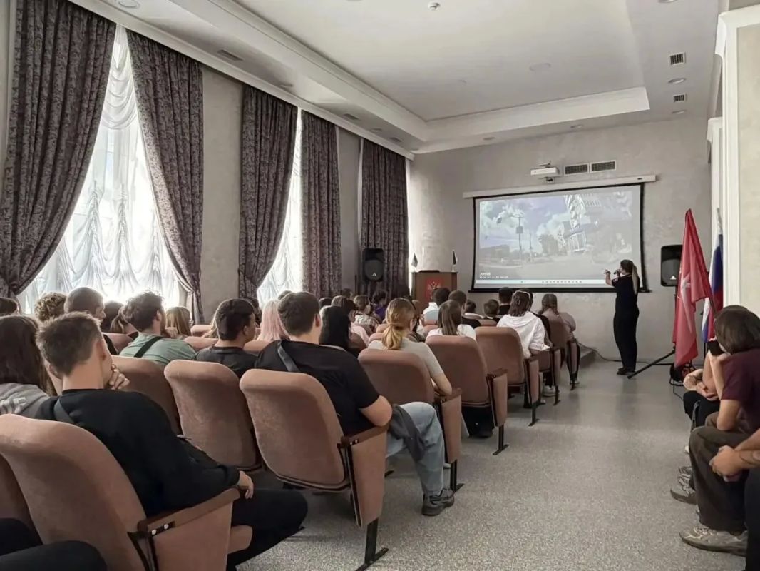 В Мариуполе сотрудники ГАИ провели профилактическую беседу в промышленно-технологическом техникуме