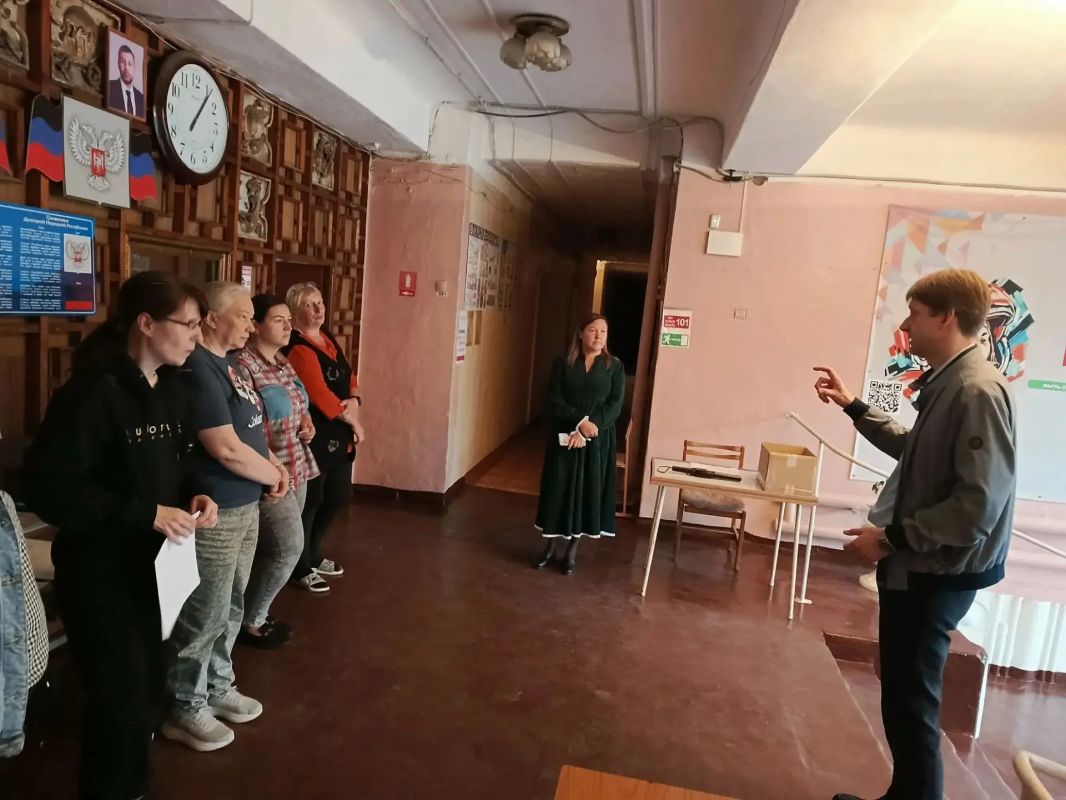 23 сентября, руководитель Управы Центрально-Городского внутригородского района Алексей Еськов провел встречу по адресу ул. Островского, 51 23 сентября, руководитель Управы Центрально-Городского внутригородского района Алексей Еськов провел встречу по адресу ул. Островского, 51