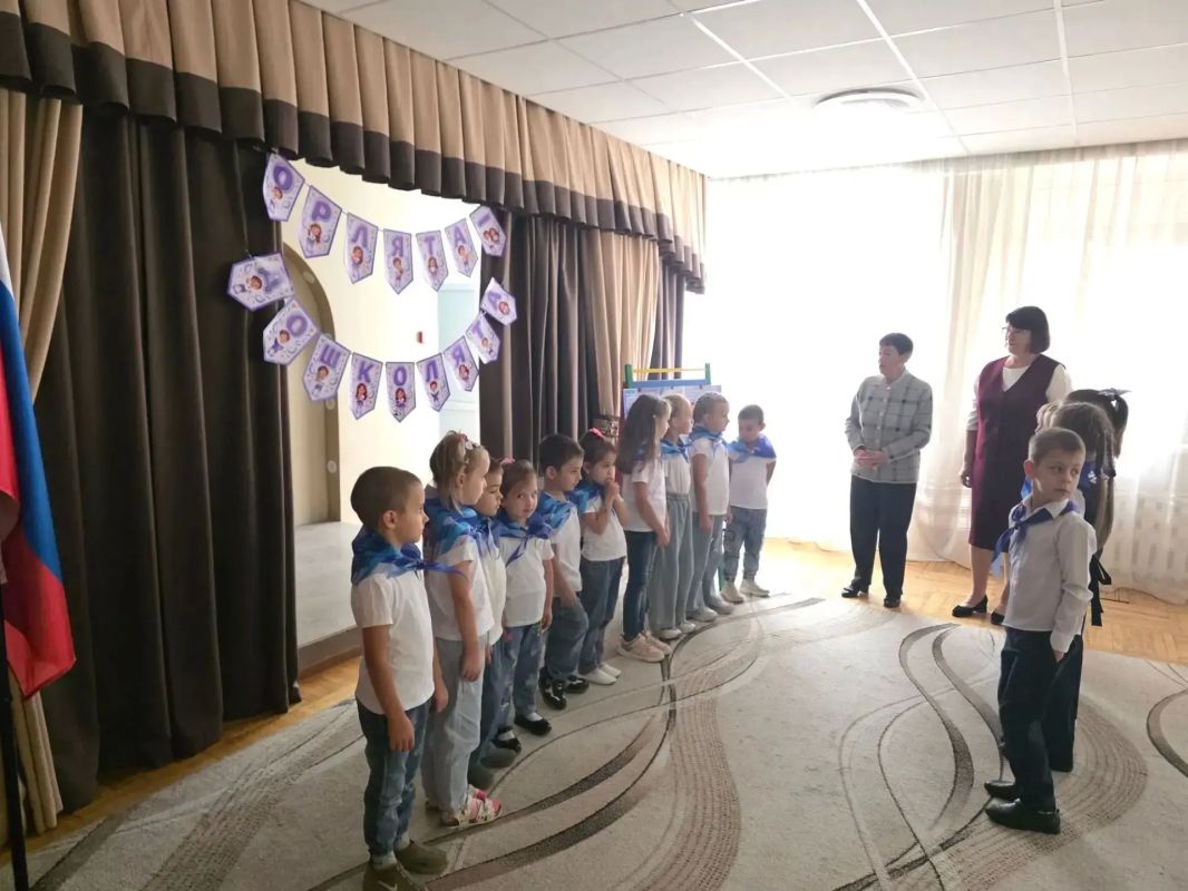 В ГБДОУ "Детский сад № 2 "Золотой ключик" воспитанники сделали свой первый важный шаг во взрослую жизнь — они официально вступили в ряды «Орлят-дошколят»! В ГБДОУ "Детский сад № 2 "Золотой ключик" воспитанники сделали свой первый важный шаг во взрослую жизнь — они официально вступили в ряды «Орлят-дошколят»!