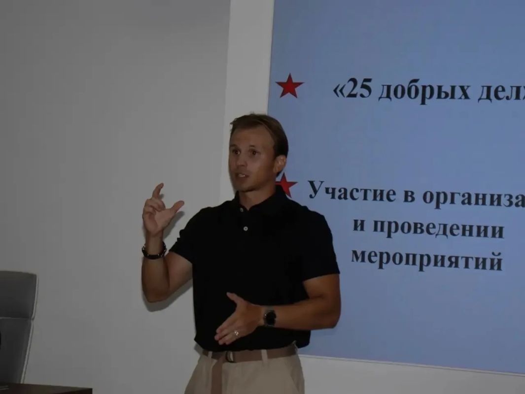 В рамках агитационной работы с учащимися школ состоялась встреча, на которой выступил помощник начальника Регионального отделения Всероссийского военно-патриотического движения «ЮНАРМИИ» ДНР «МГЮ» — Мирошниченко Денис Янович В рамках агитационной работы с учащимися школ состоялась встреча, на которой выступил помощник начальника Регионального отделения Всероссийского военно-патриотического движения «ЮНАРМИИ» ДНР «МГЮ» — Мирошниченко Денис Янович