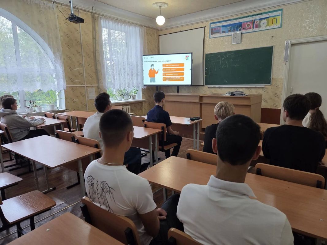 Школьникам Ждановки провели мероприятия на тему финансов Школьникам Ждановки провели мероприятия на тему финансов