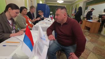 Руководитель Управы Куйбышевского района Иван Адамец принял участие в голосовании на выборах депутатов Государственной Думы
