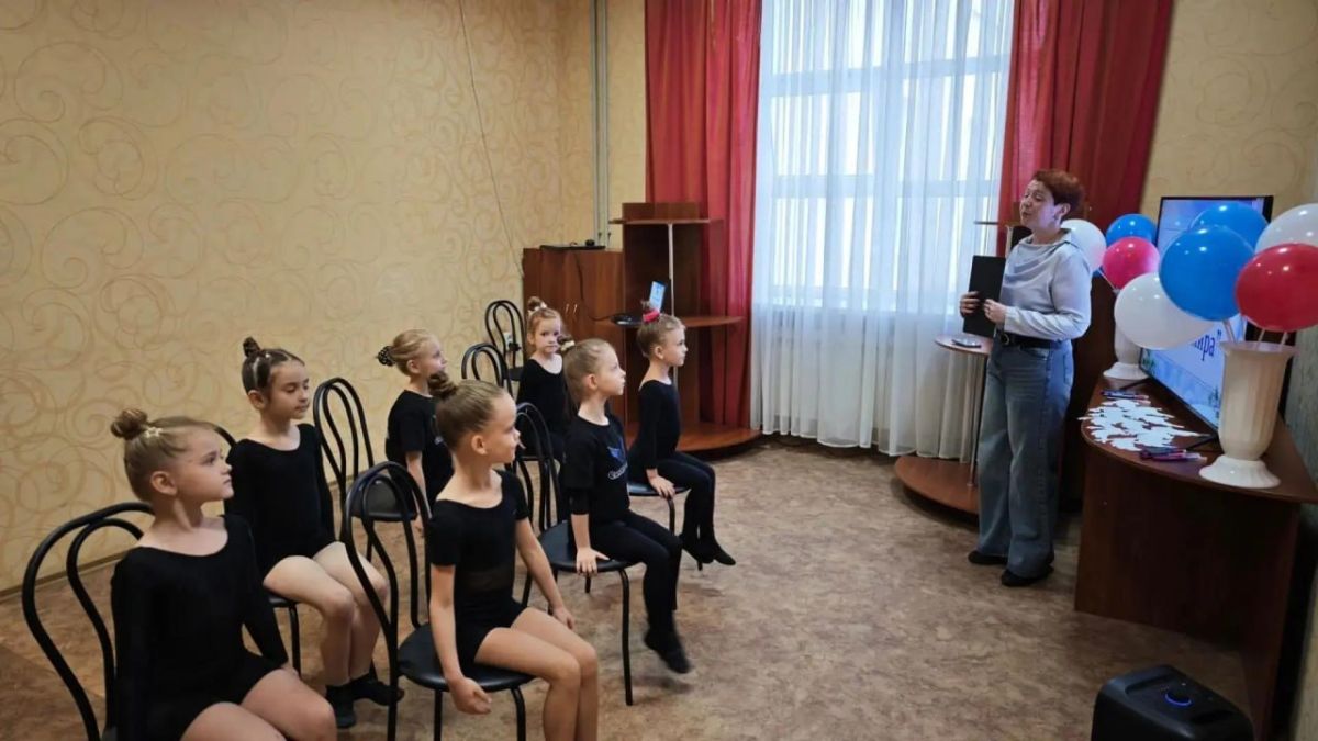 Иван Адамец: Во Дворце культуры им. В.В. Куйбышева г. Донецка прошла познавательная программа «Символ мира», посвящённая Международному дню мира Иван Адамец: Во Дворце культуры им. В.В. Куйбышева г. Донецка прошла познавательная программа «Символ мира», посвящённая Международному дню мира