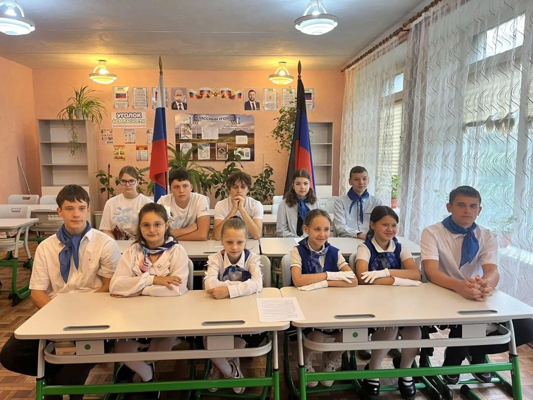 В рамках федерального проекта «Лица дружбы» состоялся очередной телемост, соединивший активистов ГБОУ «ШКОЛА №13 Г. О. ТОРЕЗ» и обучающихся школы № 25 и № 32 города Уссурийска В рамках федерального проекта «Лица дружбы» состоялся очередной телемост, соединивший активистов ГБОУ «ШКОЛА №13 Г. О. ТОРЕЗ» и обучающихся школы № 25 и № 32 города Уссурийска