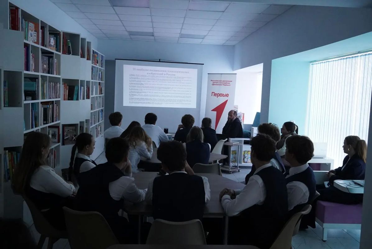 Духовная встреча. Активисты молодёжных организаций городского округа Енакиево встретились с отцом Сергием