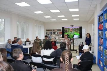 В читальном зале центральной городской библиотеки в этот день царила особая атмосфера: тишина здесь была не библиотечной, а скорее сосредоточенной, внимательной