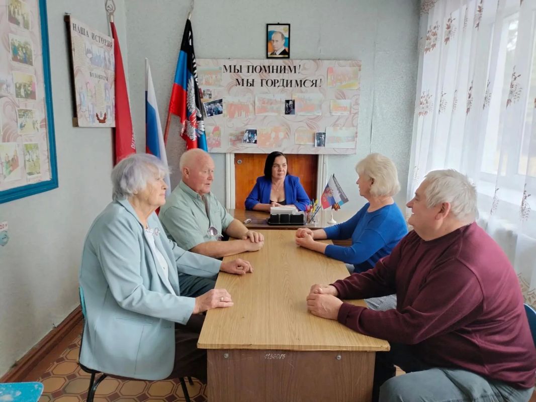 Лидер общественного мнения, главный редактор газеты «Новый луч» Регина Гадыева провела встречу с активом Амвросиевской районной организации ветеранов ВОВ и труда