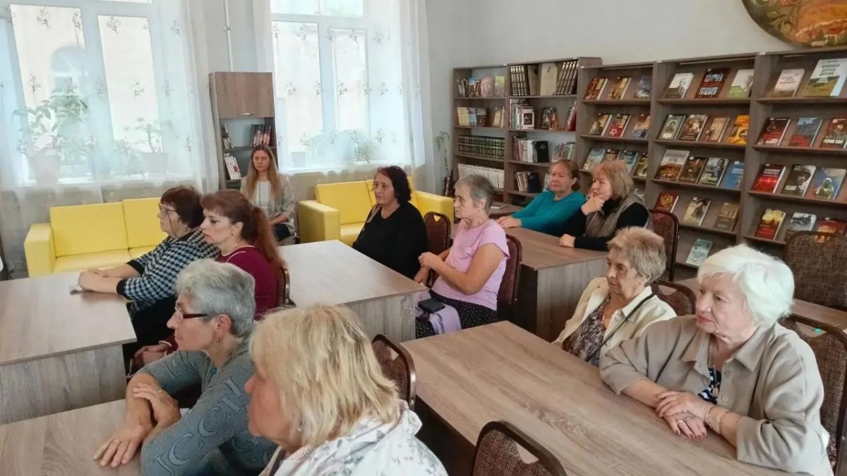 В читальном зале Зугрэсской библиотеке-филиале №3 состоялось заседание «Союз женщин России» В читальном зале Зугрэсской библиотеке-филиале №3 состоялось заседание «Союз женщин России»
