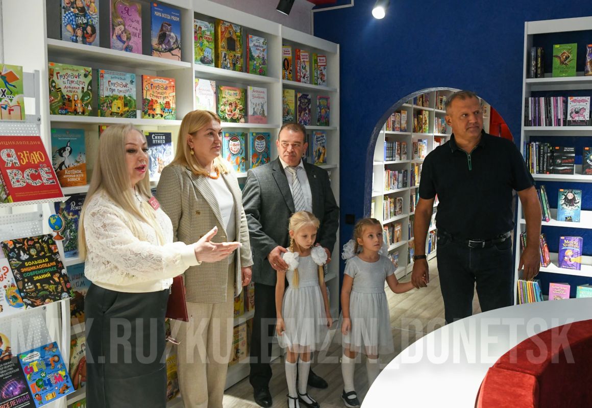Алексей Кулемзин: Сегодня совместно с главой муниципального образования городского округа Иловайск Александром Кузнецовым, в рамках проекта ВАРМСУ «Муниципальный наставник», посетили обновленную современную модельную... Алексей Кулемзин: Сегодня совместно с главой муниципального образования городского округа Иловайск Александром Кузнецовым, в рамках проекта ВАРМСУ «Муниципальный наставник», посетили обновленную современную модельную...