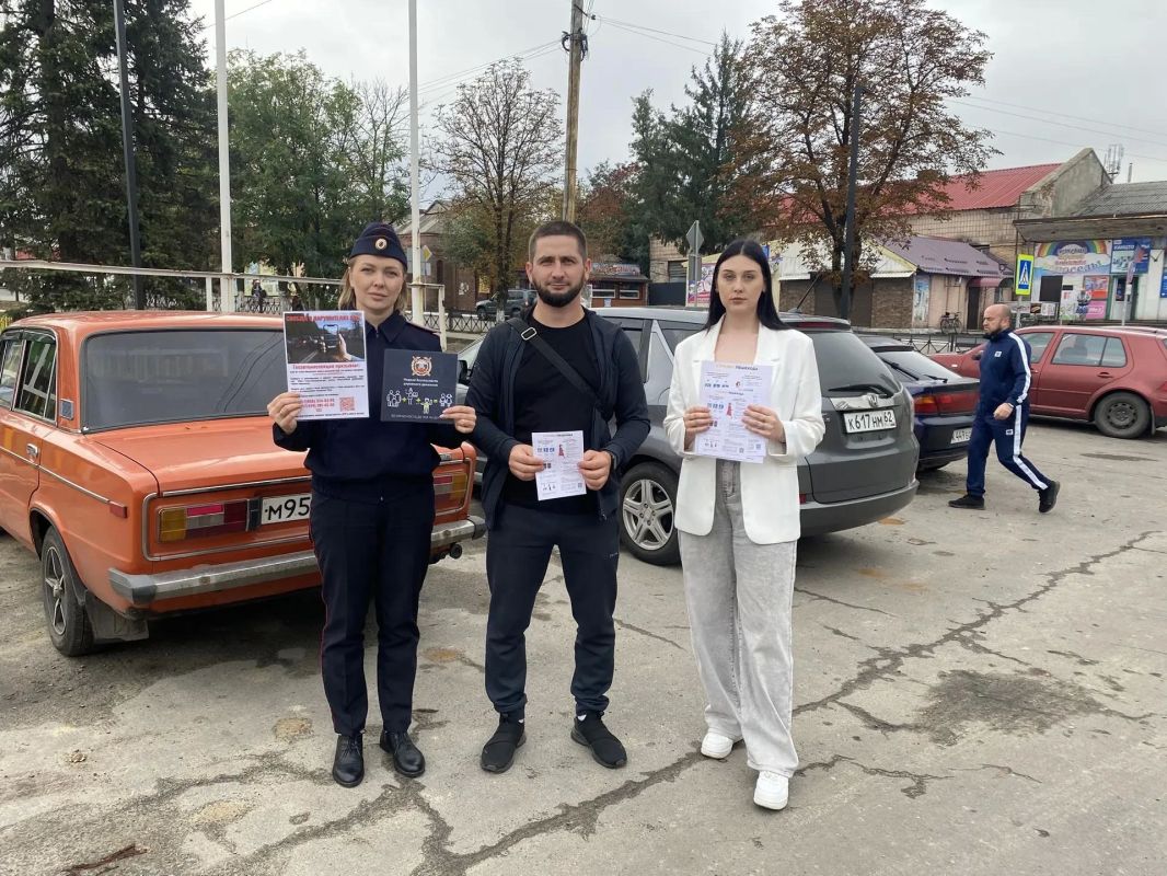 В рамках проведения Единого дня безопасности дорожного движения сотрудники Дебальцевского городского музея совместно с представителями ОГИБДД ОМВД России «Дебальцевский» провели профилактическую акцию В рамках проведения Единого дня безопасности дорожного движения сотрудники Дебальцевского городского музея совместно с представителями ОГИБДД ОМВД России «Дебальцевский» провели профилактическую акцию