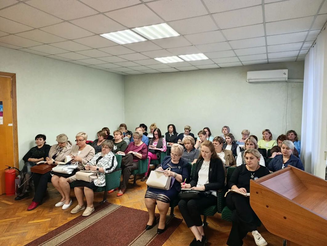 Елена Рязанцева: В Управе Пролетарского внутригородского района города Донецка состоялась рабочая встреча с участием заместитель руководителя Управы Юлия Ендоренко, руководитель филиала №5 ГКУ ДНР «Республиканский центр по... Елена Рязанцева: В Управе Пролетарского внутригородского района города Донецка состоялась рабочая встреча с участием заместитель руководителя Управы Юлия Ендоренко, руководитель филиала №5 ГКУ ДНР «Республиканский центр по...
