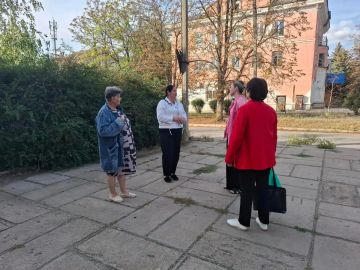Руководитель общественной приемной МО ВПП «Единая Россия» Анжелика Россоха встретилась с жителями пгт Мироновский