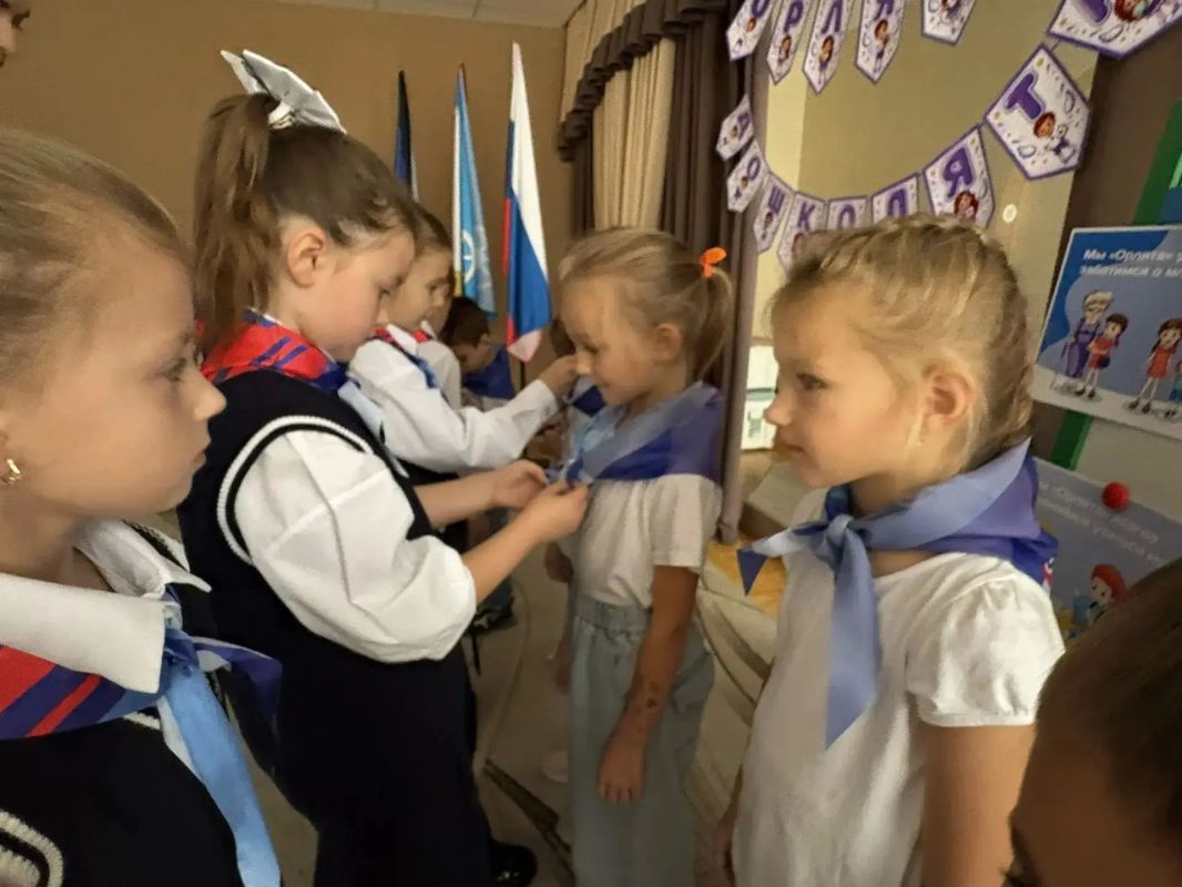 В ГБДОУ "Детский сад № 2 "Золотой ключик" воспитанники сделали свой первый важный шаг во взрослую жизнь — они официально вступили в ряды «Орлят-дошколят»! В ГБДОУ "Детский сад № 2 "Золотой ключик" воспитанники сделали свой первый важный шаг во взрослую жизнь — они официально вступили в ряды «Орлят-дошколят»!