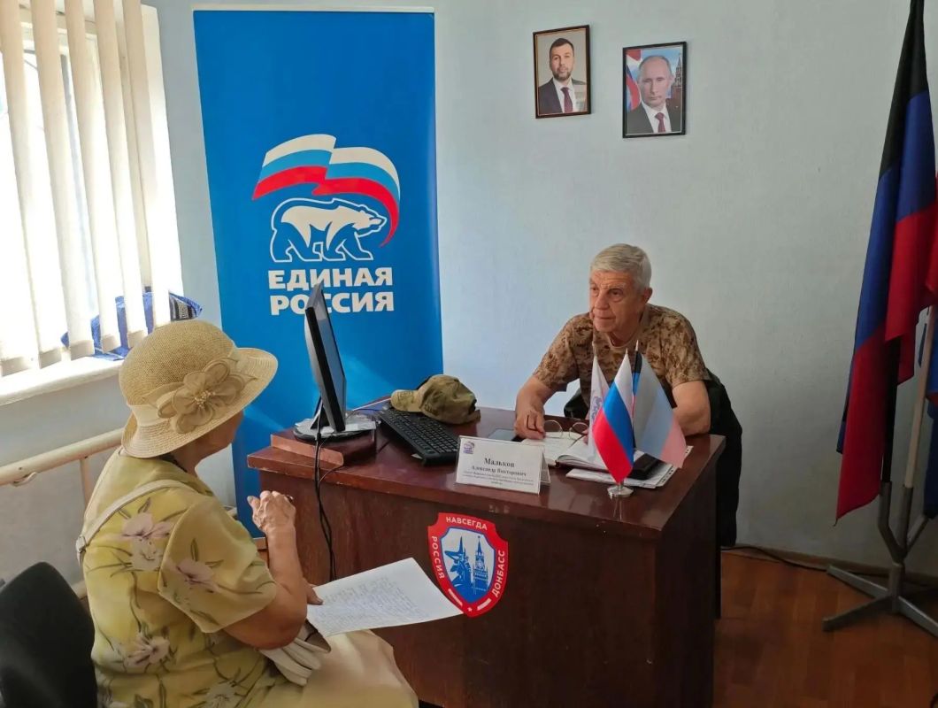 На связи с жителями. Дмитрий Огилец провёл приём граждан в Харцызске На связи с жителями. Дмитрий Огилец провёл приём граждан в Харцызске