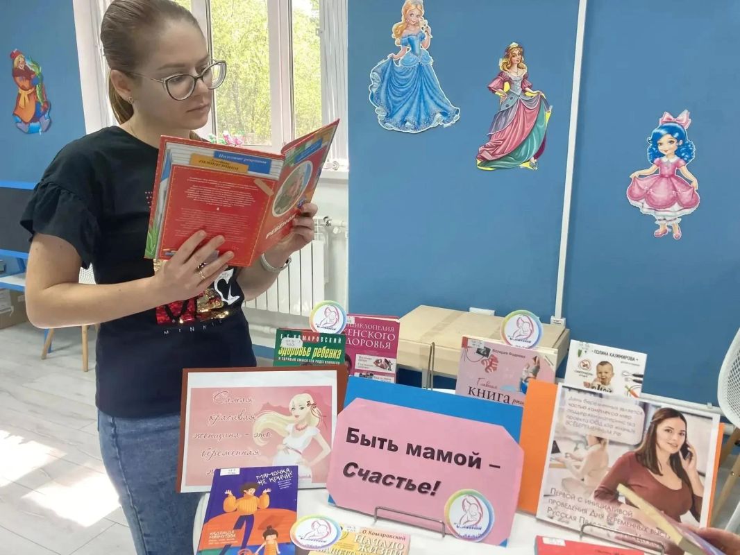 В библиотеке имени Пушкина провели выставку-диалог для будущих мам В библиотеке имени Пушкина провели выставку-диалог для будущих мам