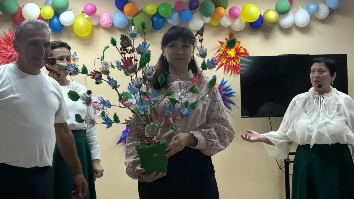 Эстафета «От села к селу». В рамках проекта «Культура малой Родины», состоялось торжественное мероприятие - праздничный концерт под названием «Песня в наших сердцах», посвящённый Году единства народов России, на котором... Эстафета «От села к селу». В рамках проекта «Культура малой Родины», состоялось торжественное мероприятие - праздничный концерт под названием «Песня в наших сердцах», посвящённый Году единства народов России, на котором...