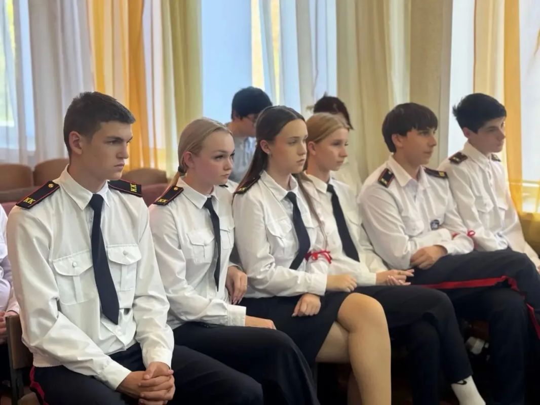 В Донецке представитель регионального следственного управления выступил с лекцией для кадет В Донецке представитель регионального следственного управления выступил с лекцией для кадет