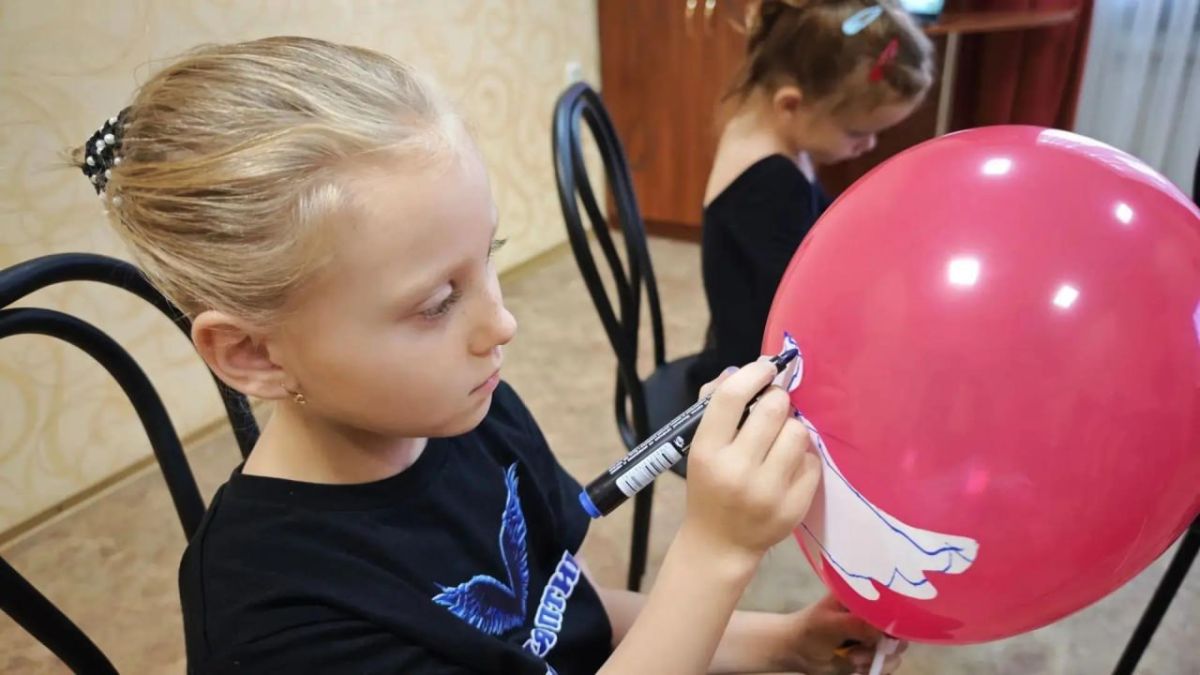 Иван Адамец: Во Дворце культуры им. В.В. Куйбышева г. Донецка прошла познавательная программа «Символ мира», посвящённая Международному дню мира Иван Адамец: Во Дворце культуры им. В.В. Куйбышева г. Донецка прошла познавательная программа «Символ мира», посвящённая Международному дню мира