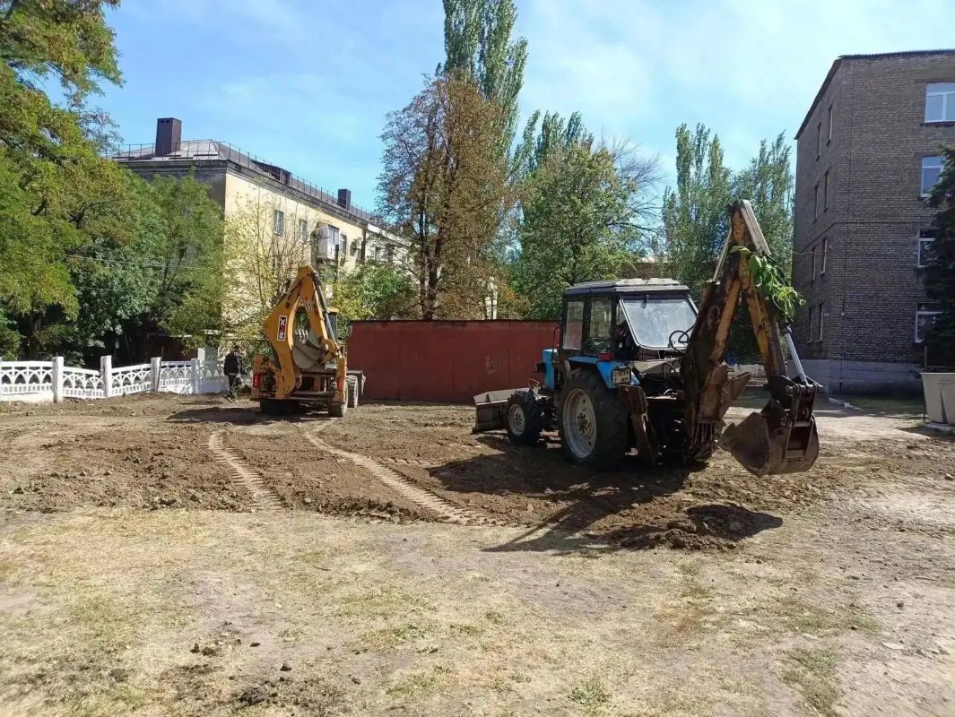 ПОДГОТОВКА К ОТОПИТЕЛЬНОМУ СЕЗОНУ В ЕНАКИЕВСКОМ ФИЛИАЛЕ "ДОНБАССТЕПЛОЭНЕРГО": РЕМОНТ ТРУБОПРОВОДА ТЕПЛОСНАБЖЕНИЯ ДЛЯ СТАБИЛЬНОЙ ПОДАЧИ ТЕПЛА В ШКОЛУ ПОДГОТОВКА К ОТОПИТЕЛЬНОМУ СЕЗОНУ В ЕНАКИЕВСКОМ ФИЛИАЛЕ "ДОНБАССТЕПЛОЭНЕРГО": РЕМОНТ ТРУБОПРОВОДА ТЕПЛОСНАБЖЕНИЯ ДЛЯ СТАБИЛЬНОЙ ПОДАЧИ ТЕПЛА В ШКОЛУ