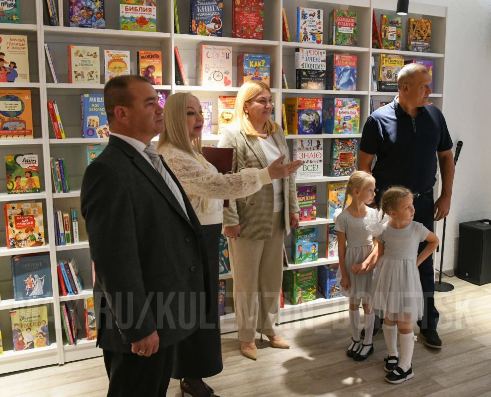 Алексей Кулемзин: Сегодня совместно с главой муниципального образования городского округа Иловайск Александром Кузнецовым, в рамках проекта ВАРМСУ «Муниципальный наставник», посетили обновленную современную модельную... Алексей Кулемзин: Сегодня совместно с главой муниципального образования городского округа Иловайск Александром Кузнецовым, в рамках проекта ВАРМСУ «Муниципальный наставник», посетили обновленную современную модельную...