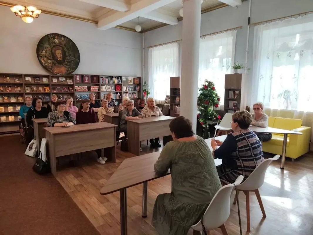 В читальном зале Зугрэсской библиотеке-филиале №3 состоялось заседание «Союз женщин России» В читальном зале Зугрэсской библиотеке-филиале №3 состоялось заседание «Союз женщин России»