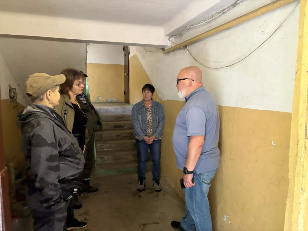 Продолжаются сходы с жителями Ленинского района города Донецка Продолжаются сходы с жителями Ленинского района города Донецка