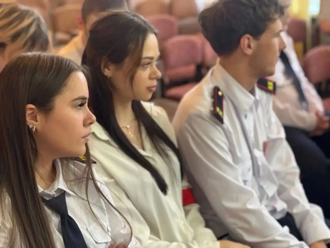 В Донецке представитель регионального следственного управления выступил с лекцией для кадет