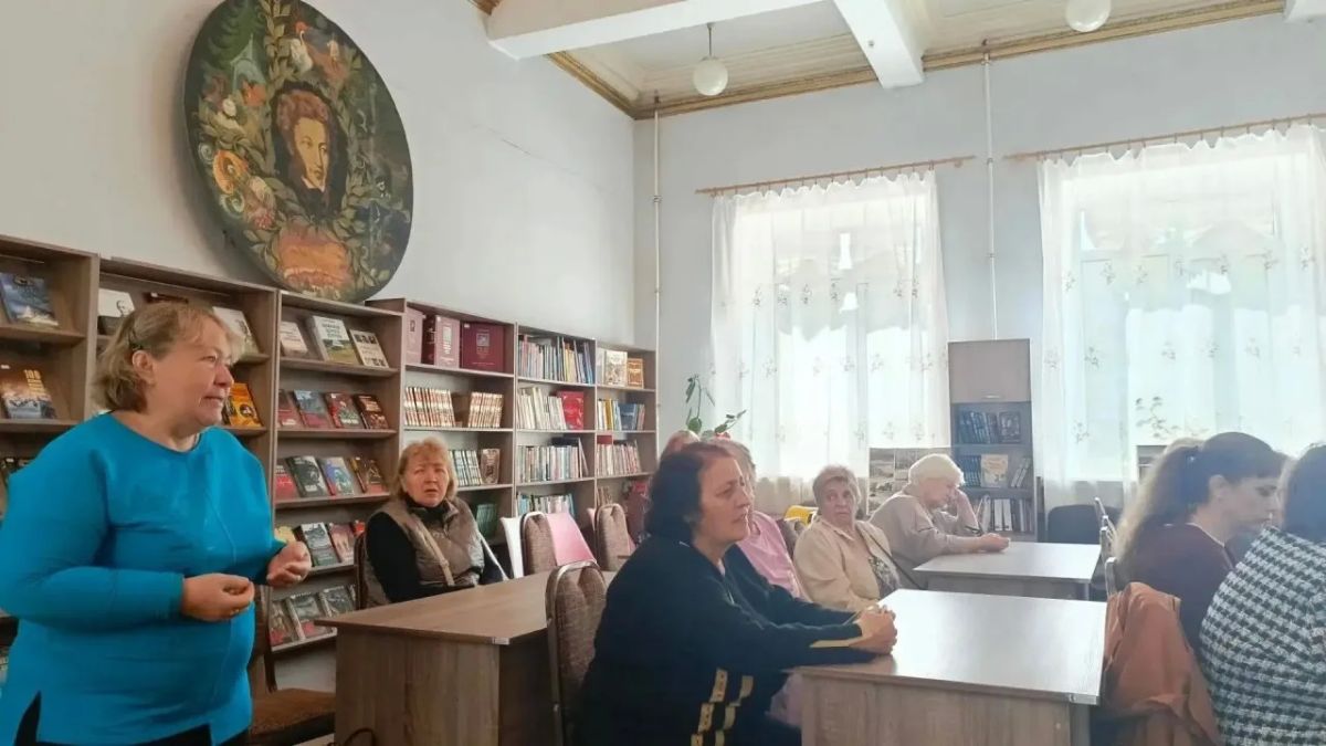В читальном зале Зугрэсской библиотеке-филиале №3 состоялось заседание «Союз женщин России» В читальном зале Зугрэсской библиотеке-филиале №3 состоялось заседание «Союз женщин России»