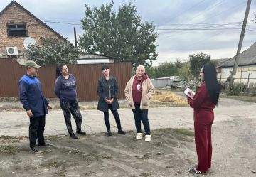 Сотрудники Зуевского территориального отдела Администрации муниципального образования провели встречу с жителями пгт Троицко-Харцызск по улице Котовского