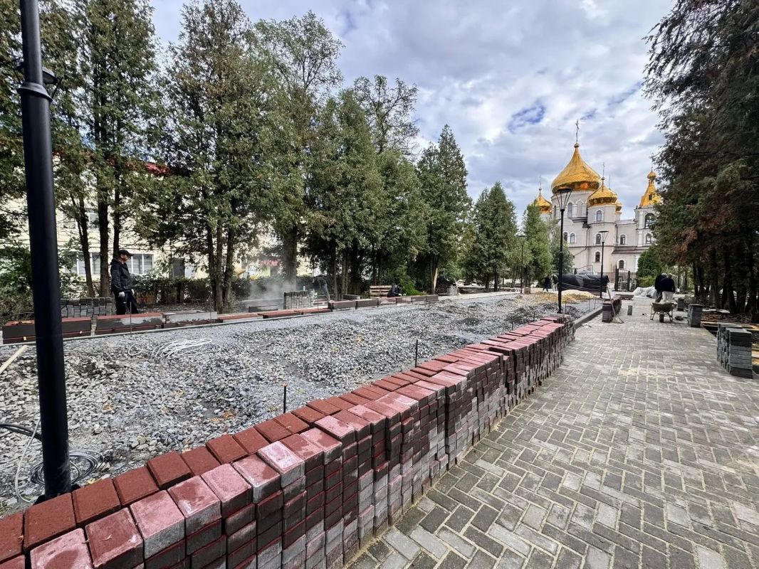 В Ждановке проинспектировали работы по созданию Аллеи памяти героев В Ждановке проинспектировали работы по созданию Аллеи памяти героев