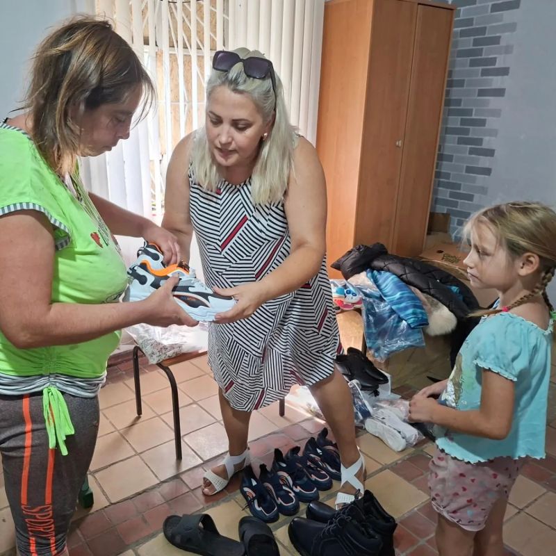 Жители Волновахского округа получили гуманитарную помощь от предпринимателя из ЯНАО Жители Волновахского округа получили гуманитарную помощь от предпринимателя из ЯНАО