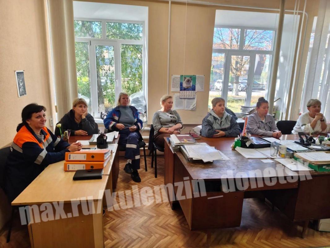 Сегодня в Петровском районе прошла встреча заместителя главы администрации г.о. Донецк Владимира Зайцева с работниками Эксплуатационной службы предприятия «Донецкгоргаз» Сегодня в Петровском районе прошла встреча заместителя главы администрации г.о. Донецк Владимира Зайцева с работниками Эксплуатационной службы предприятия «Донецкгоргаз»