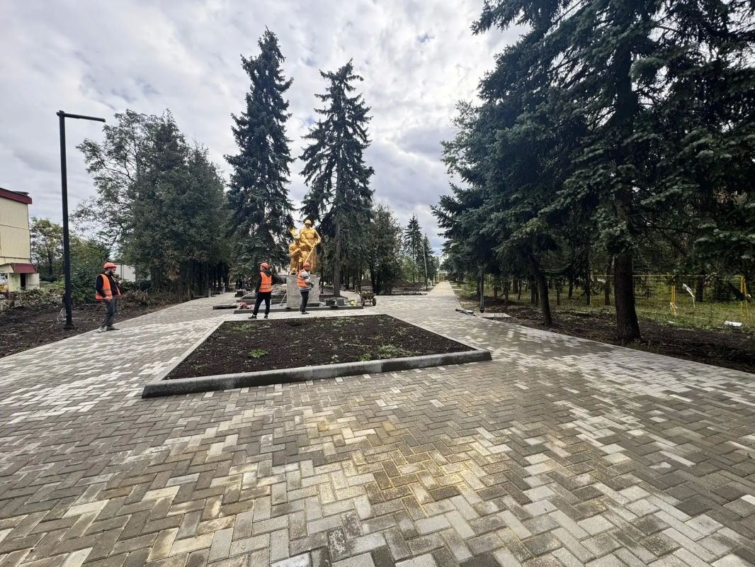 В Ждановке проинспектировали работы по созданию Аллеи памяти героев В Ждановке проинспектировали работы по созданию Аллеи памяти героев