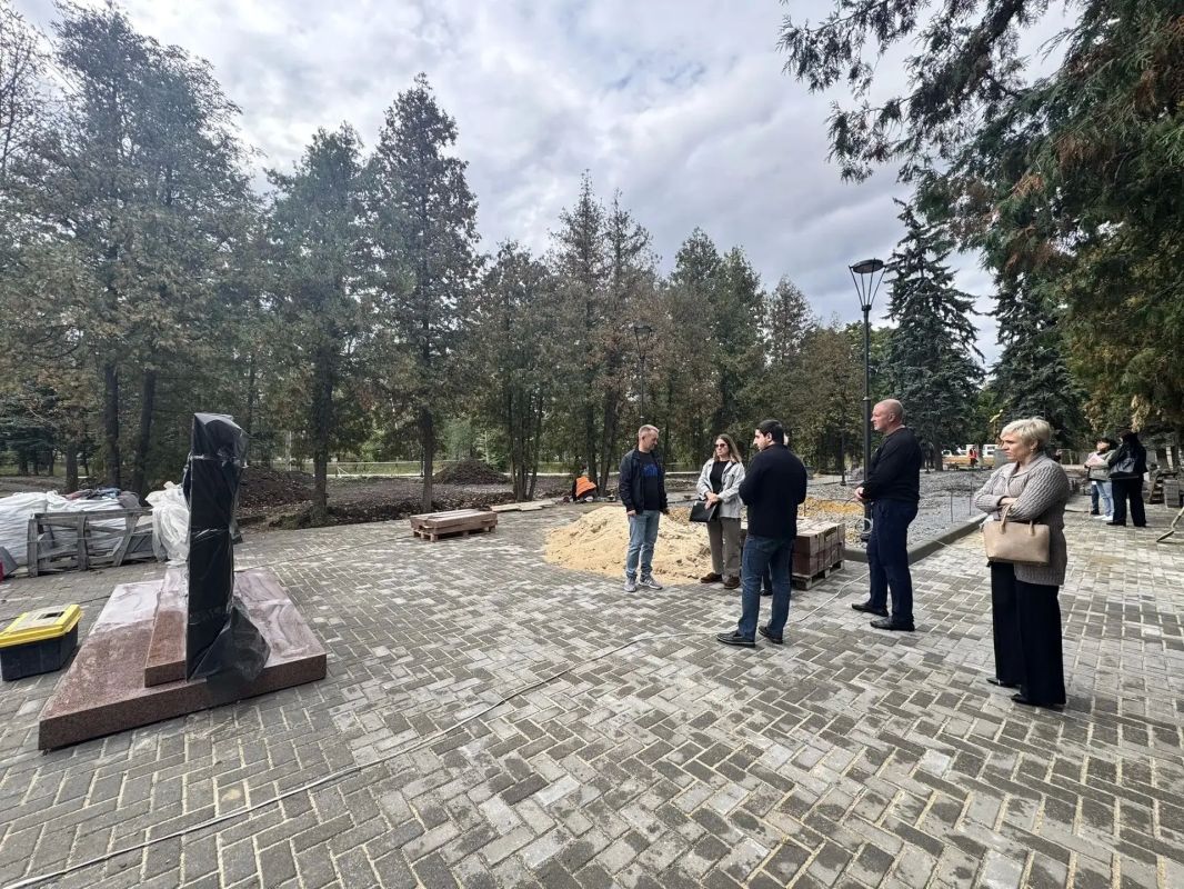 В Ждановке проинспектировали работы по созданию Аллеи памяти героев В Ждановке проинспектировали работы по созданию Аллеи памяти героев