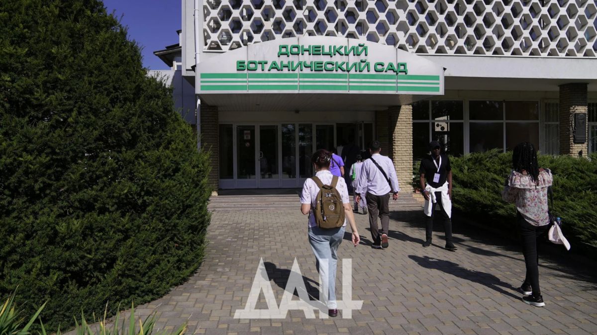 Хорошо и красиво. Молодежь из 15 стран мира открыла для себя ДНР Хорошо и красиво. Молодежь из 15 стран мира открыла для себя ДНР