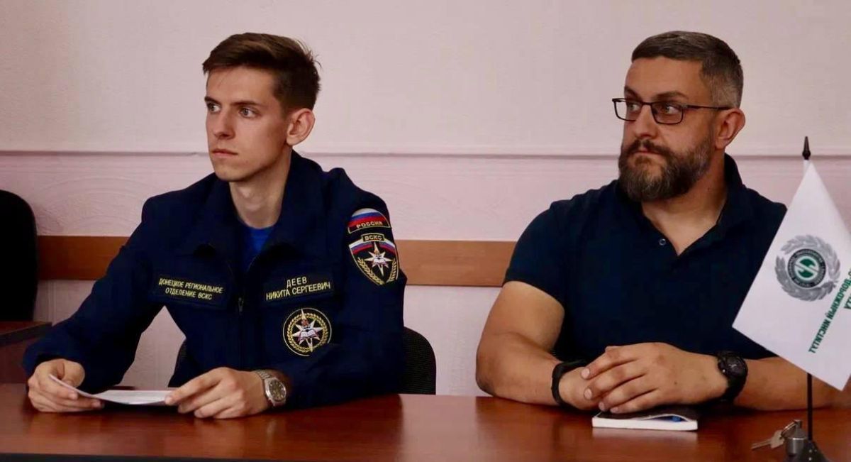 Студенты-спасатели обсудили планы с директором Автомобильно-дорожного института ДонНТУ Студенты-спасатели обсудили планы с директором Автомобильно-дорожного института ДонНТУ