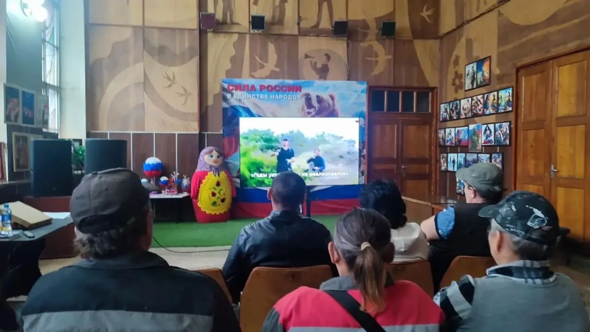 В Камышеватском СДК состоялся показ фильма «Экстремизм — приверженность к крайним взглядам и мерам» В Камышеватском СДК состоялся показ фильма «Экстремизм — приверженность к крайним взглядам и мерам»